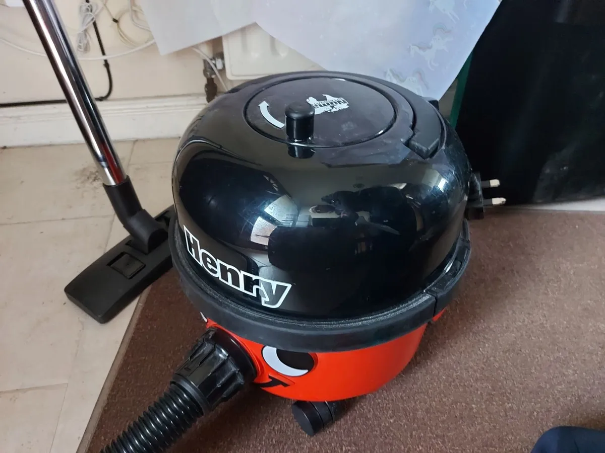 Henry Vacuum Cleaner, NEW Condition, barely used - Image 2