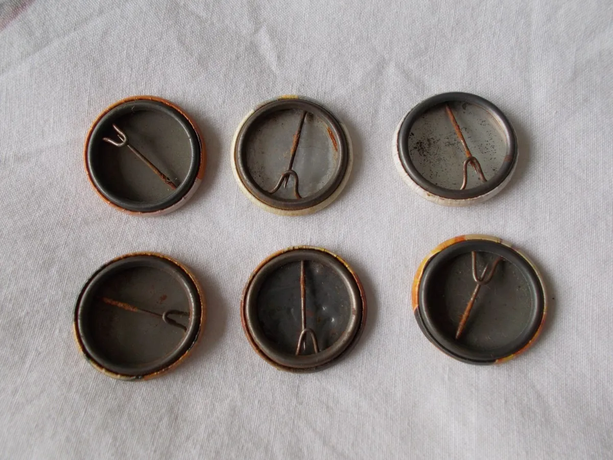 Six Elvis Presley Badges - Image 2