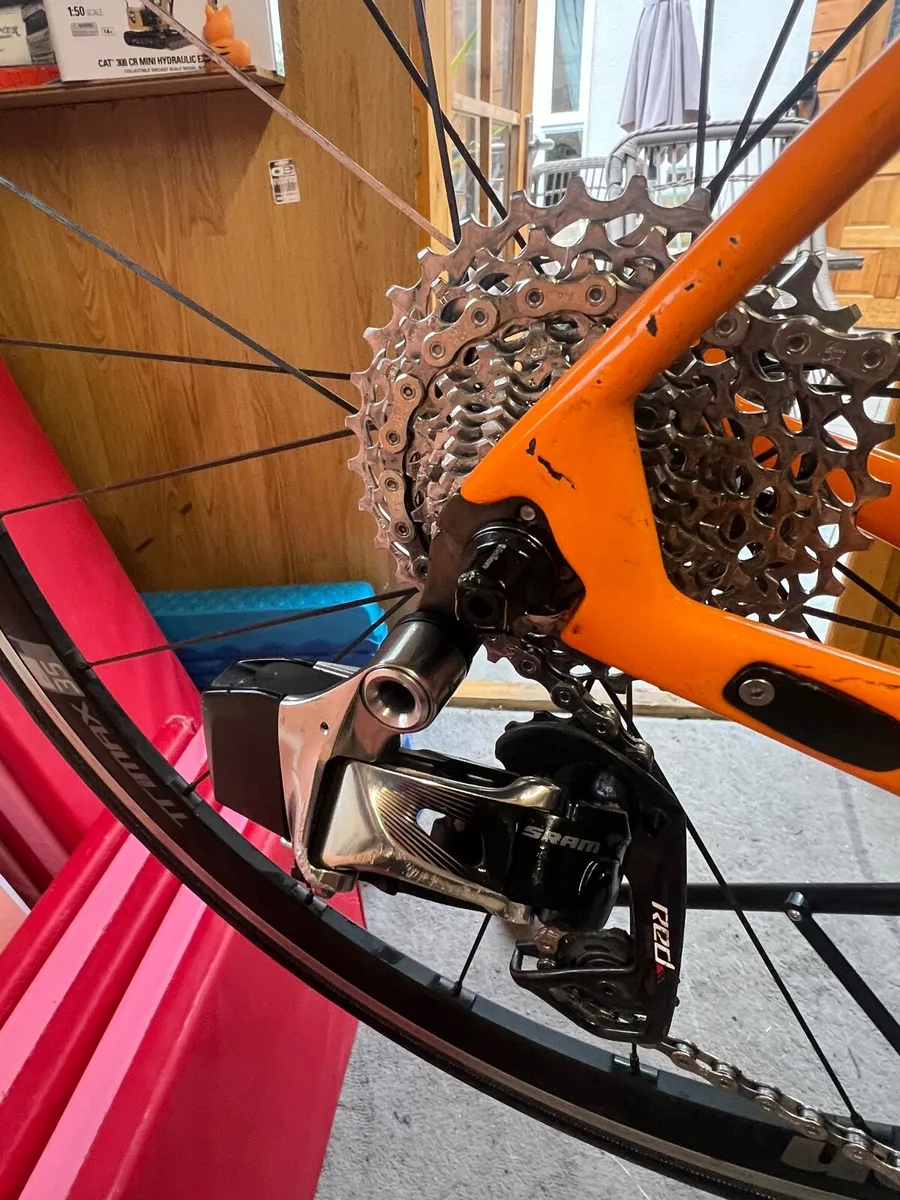 Full carbon race road bike - Image 4