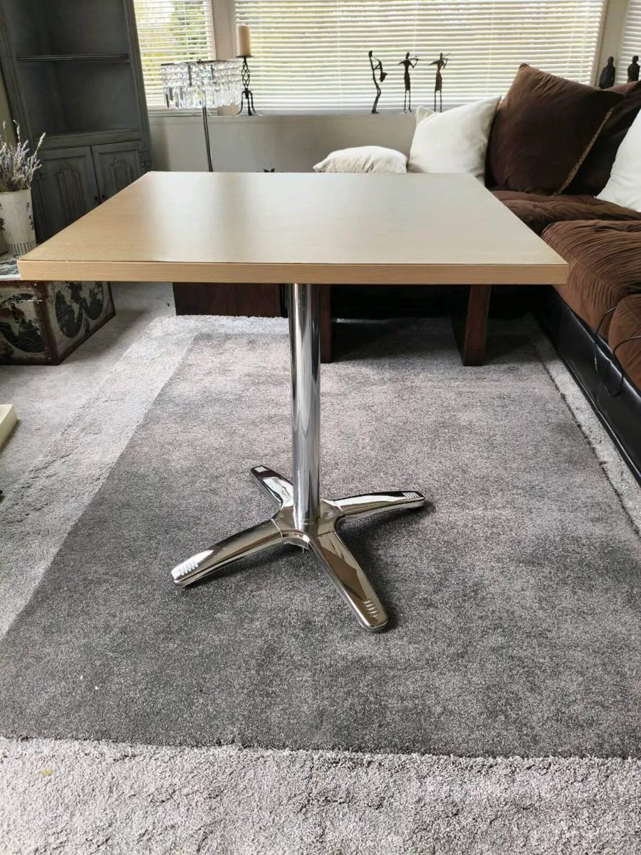 Lovely tidy table,3 ft all round 25 Euro - Image 1