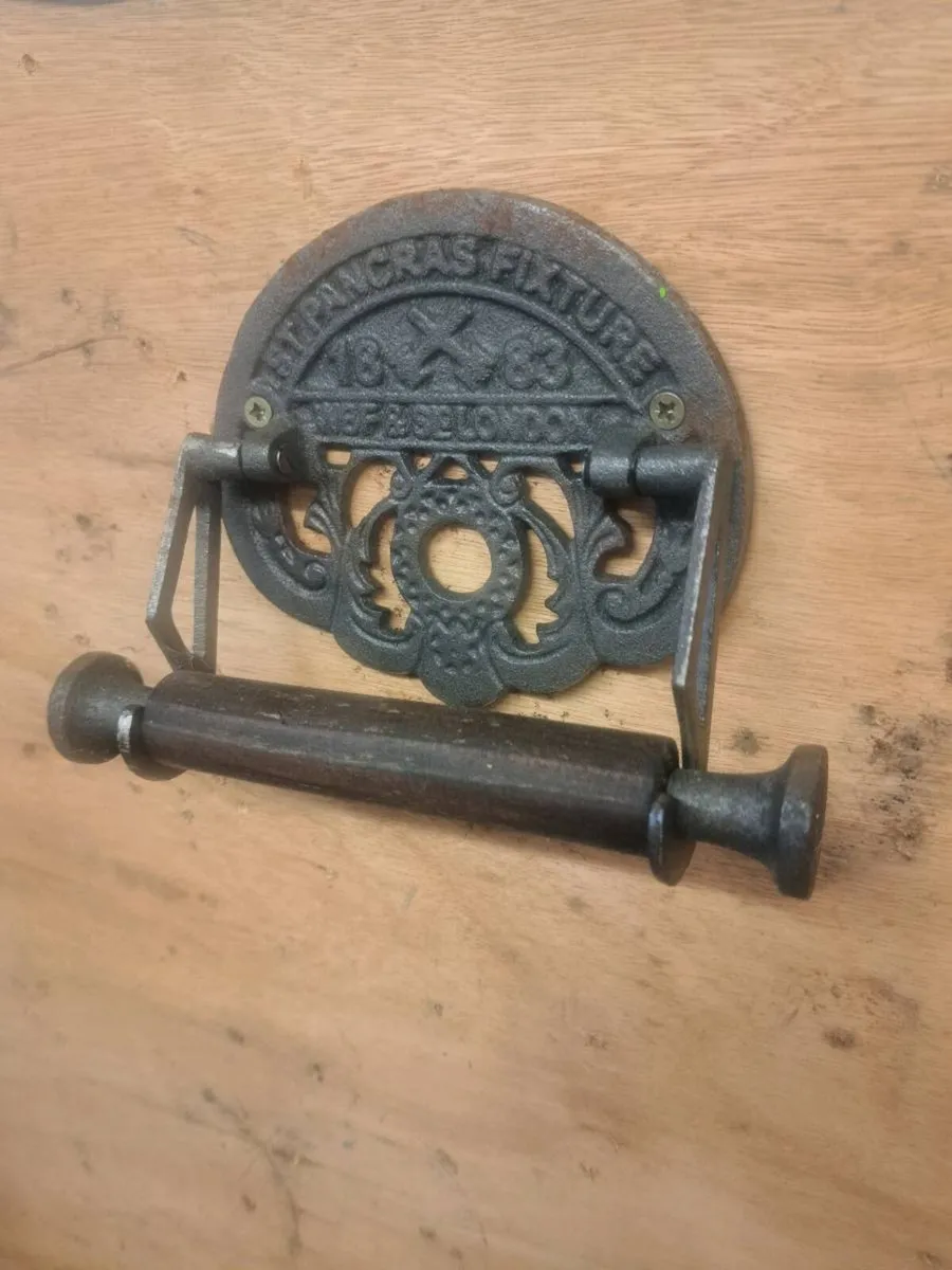 Toilet rool holder