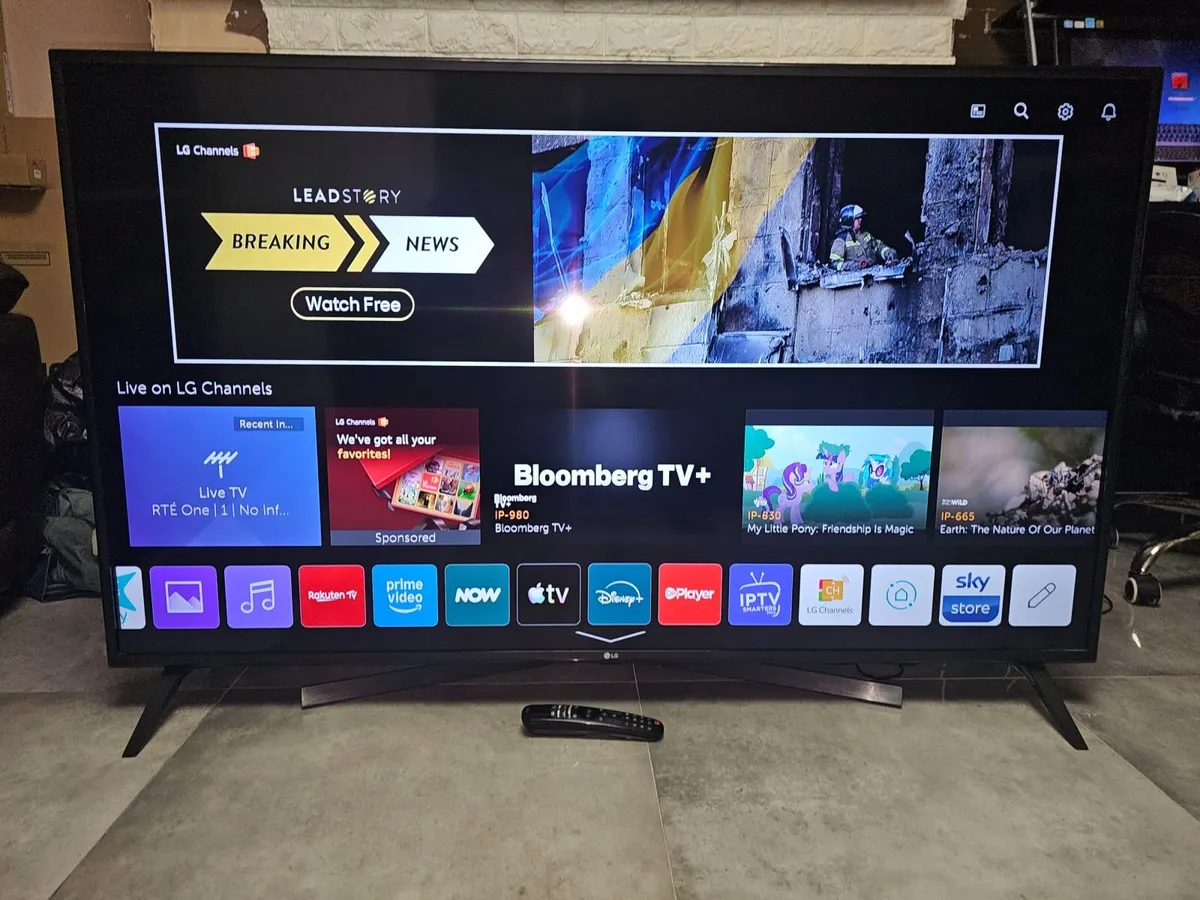 60" LG 4k Ultra HD HDR Smart LED TV + Magic Remote - Image 1