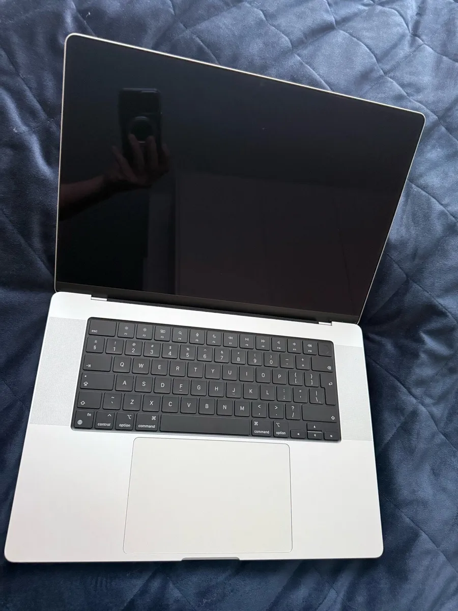 Apple MacBook Pro 16-inch (2021), M1 Max chip - Image 3