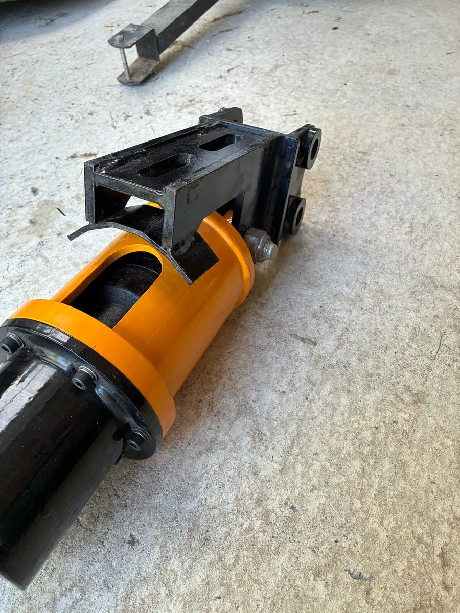 Mini digger augers, trailer ramps - Image 1