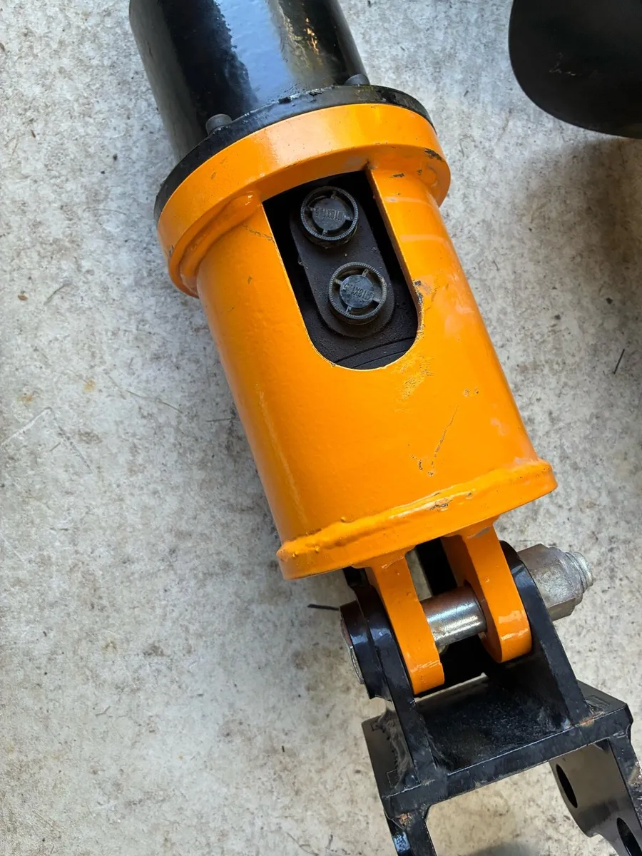 Mini digger augers, trailer ramps - Image 3