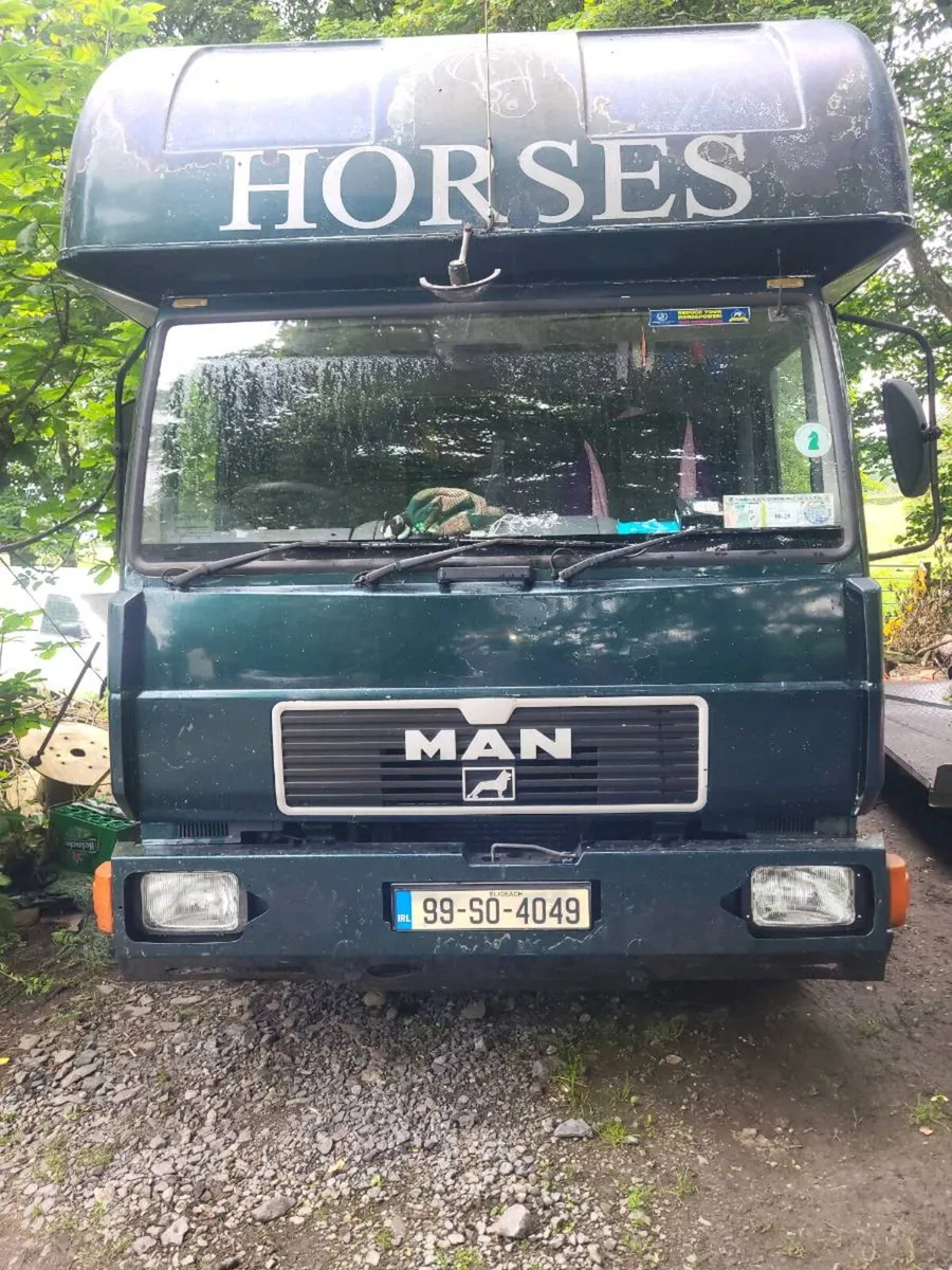 Horse lorry - Image 1