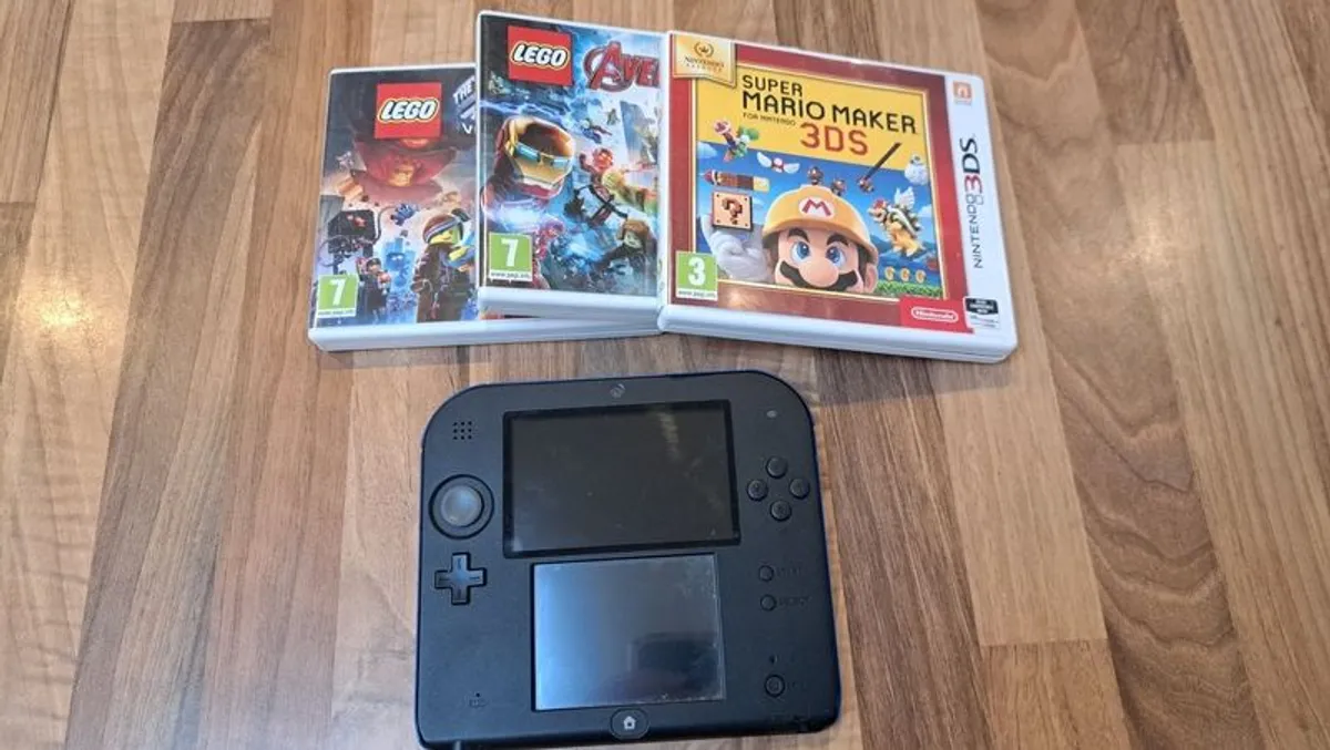 Nintendo 2DS Console plus games - Image 1