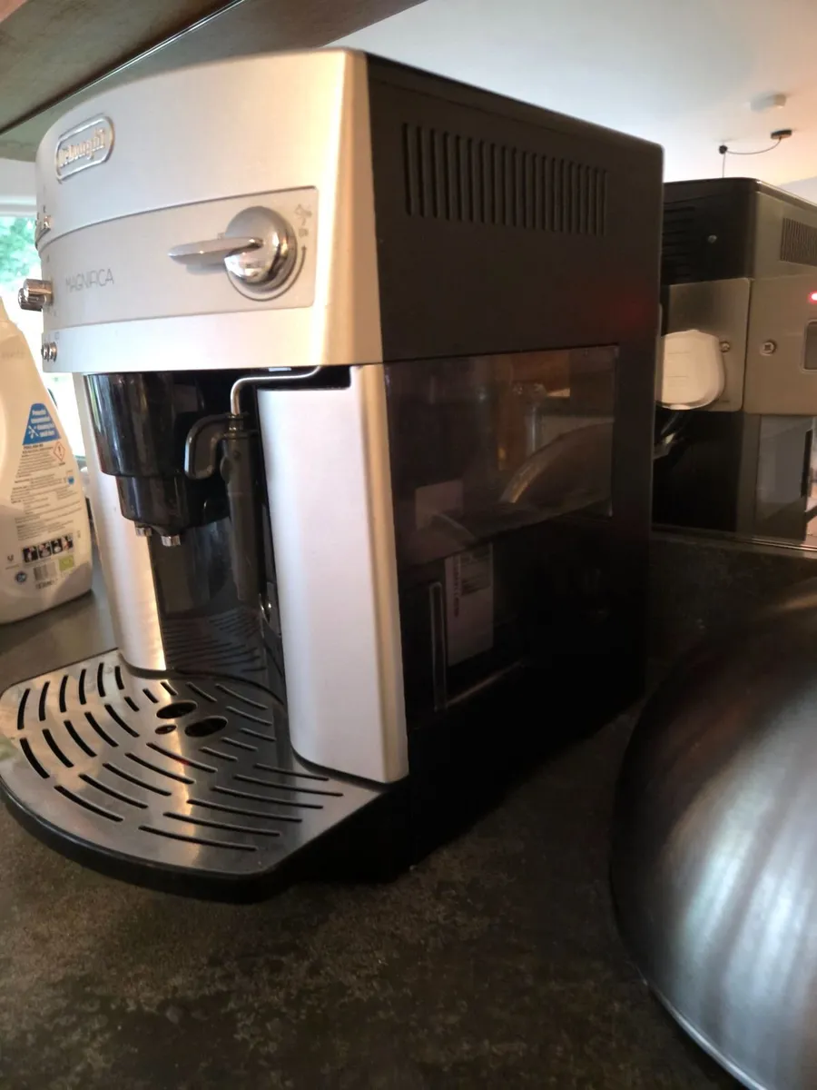 De'Longhi Magnifica Silver Coffee Machine - Image 3