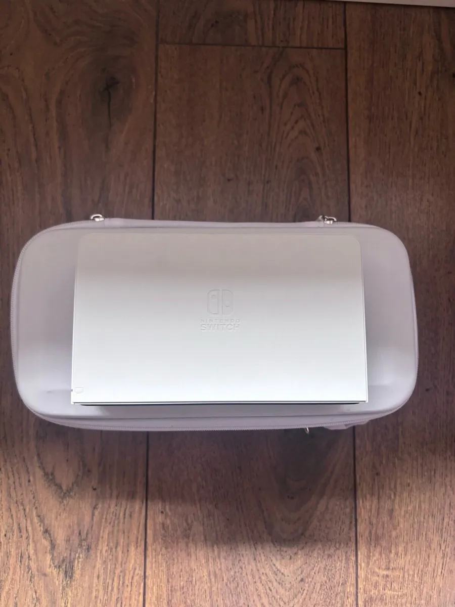 Nintendo switch OLED - Image 4