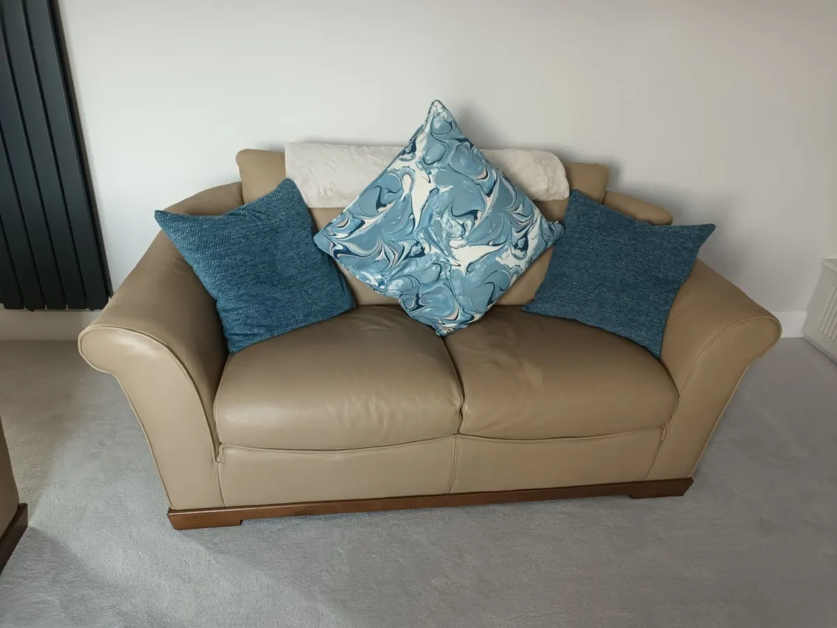 Natuzzi italian leather 3:2:1  suite - Image 2