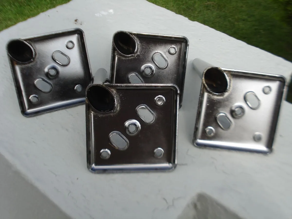 4 NEW METAL SOFA/FURNITURE LEGS. - Image 3