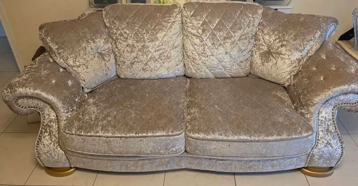 Crush velvet Couch - Image 1