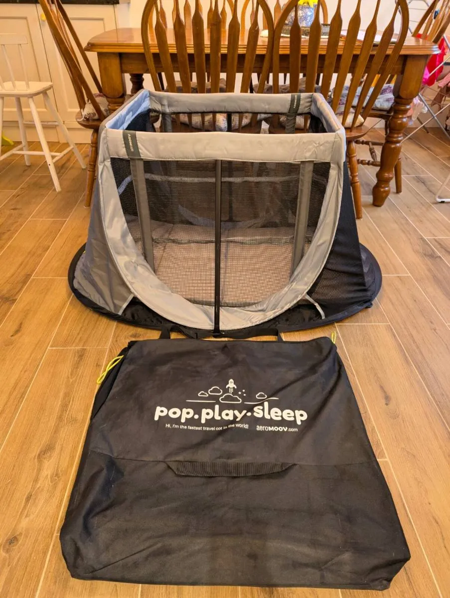 AeroMoov Instant Travel Cot - Image 1
