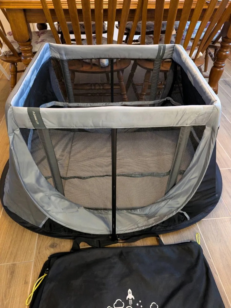 AeroMoov Instant Travel Cot - Image 2