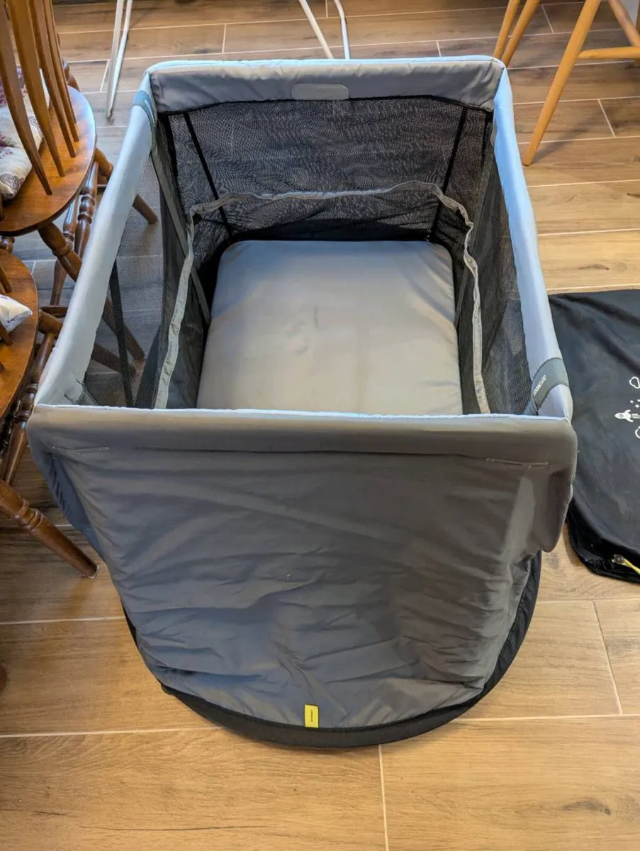 AeroMoov Instant Travel Cot - Image 3