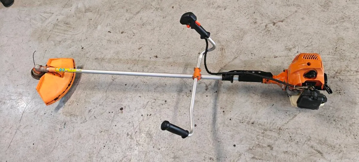 Grass trimmer - Image 1