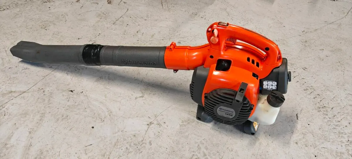 Husqvarna leaf blower - Image 1