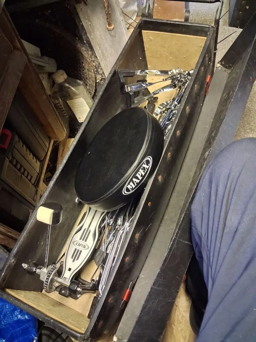 Mapex hardware plus hard case. - Image 1