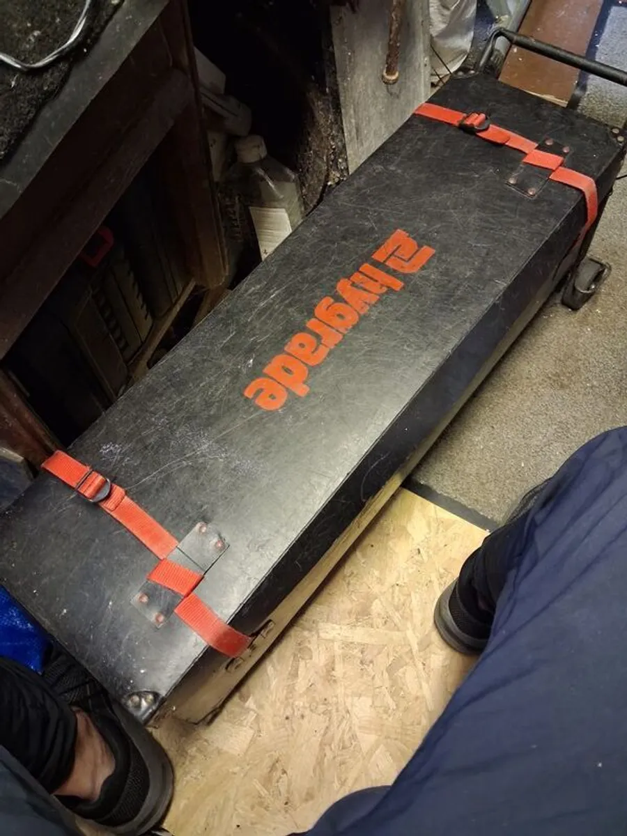 Mapex hardware plus hard case. - Image 2