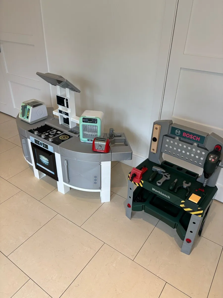 Child’s play kitchen and Bosch workbench - Image 1