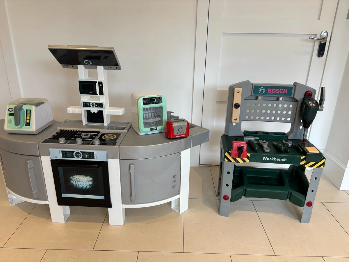 Child’s play kitchen and Bosch workbench - Image 2