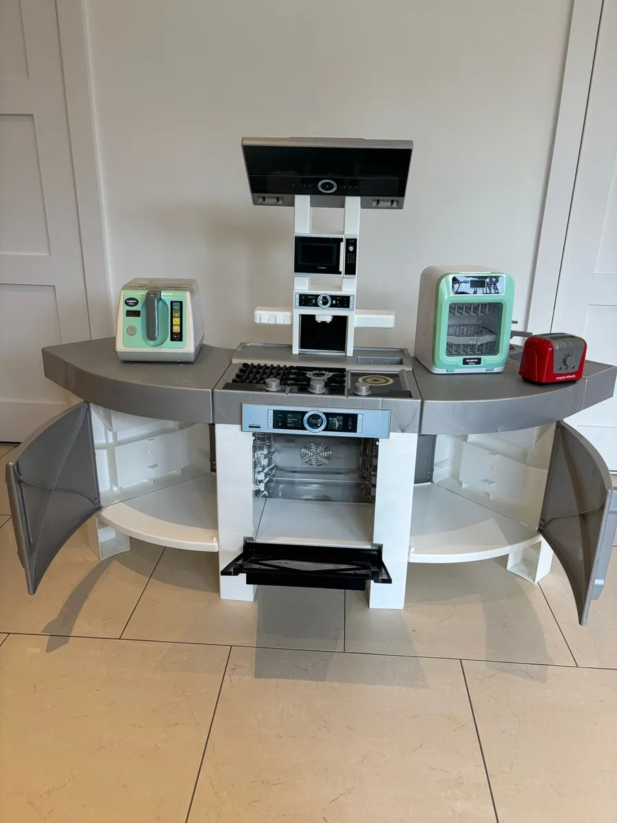 Child’s Kitchen and accessories - Image 3