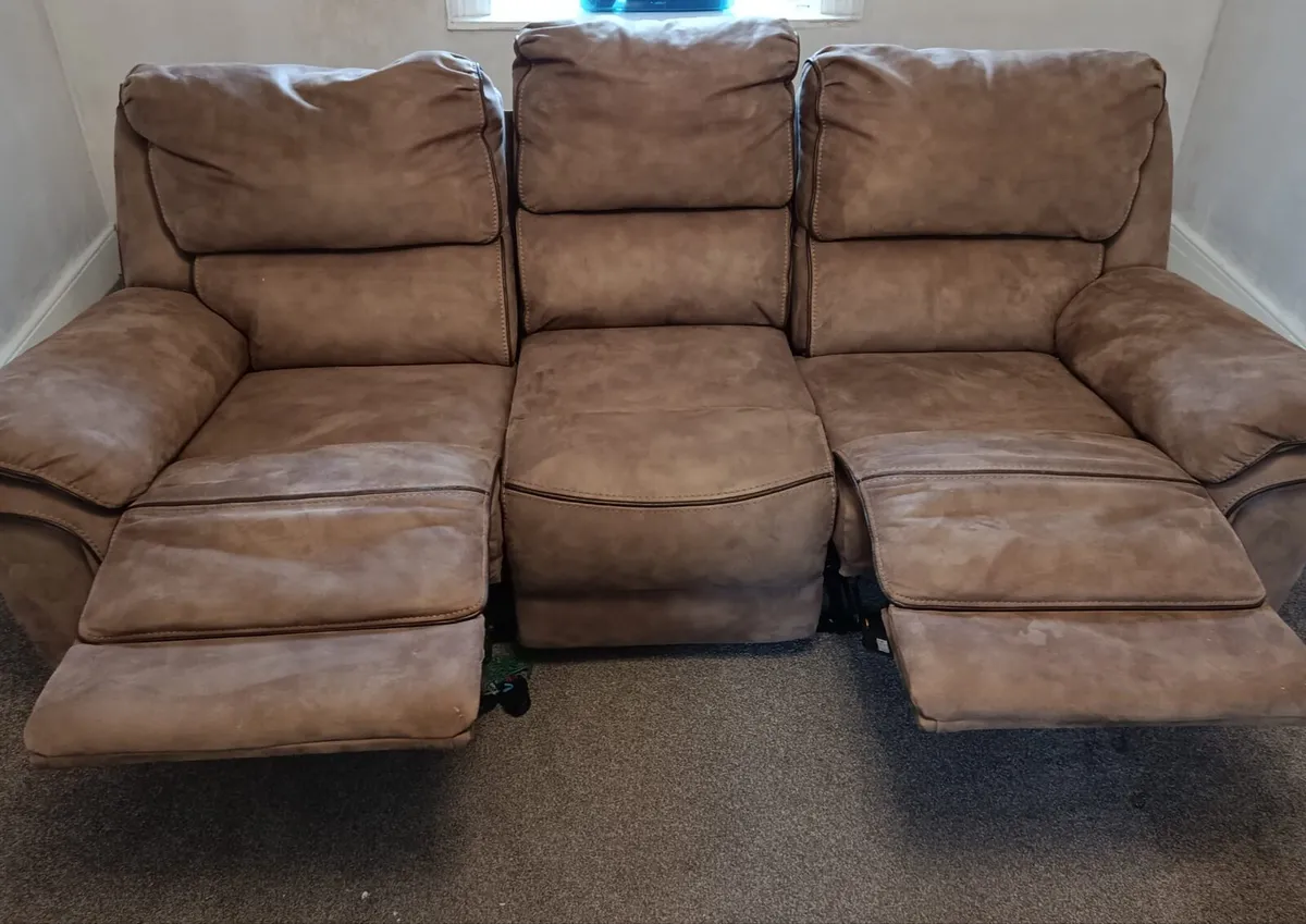 3 seater recliner couch - Image 1