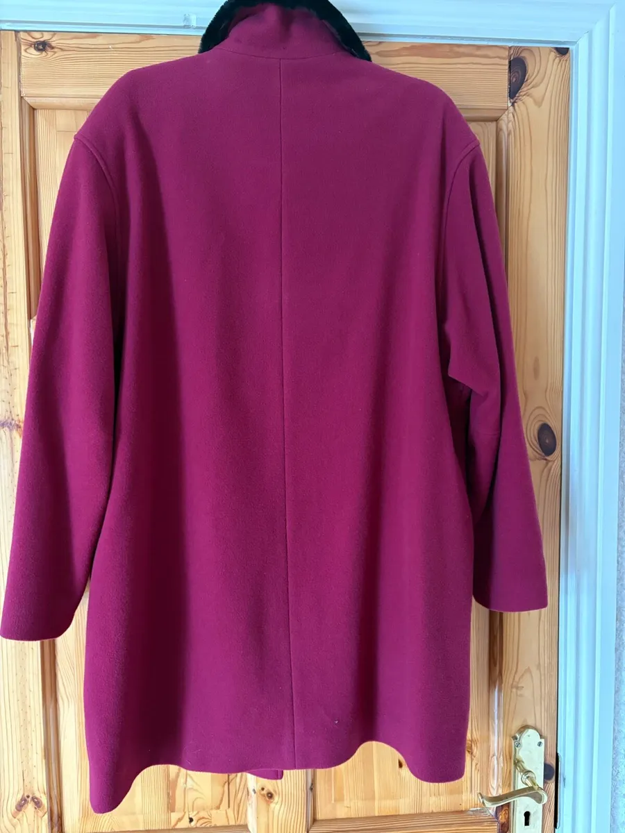 Focus 100%wool coat - Image 3