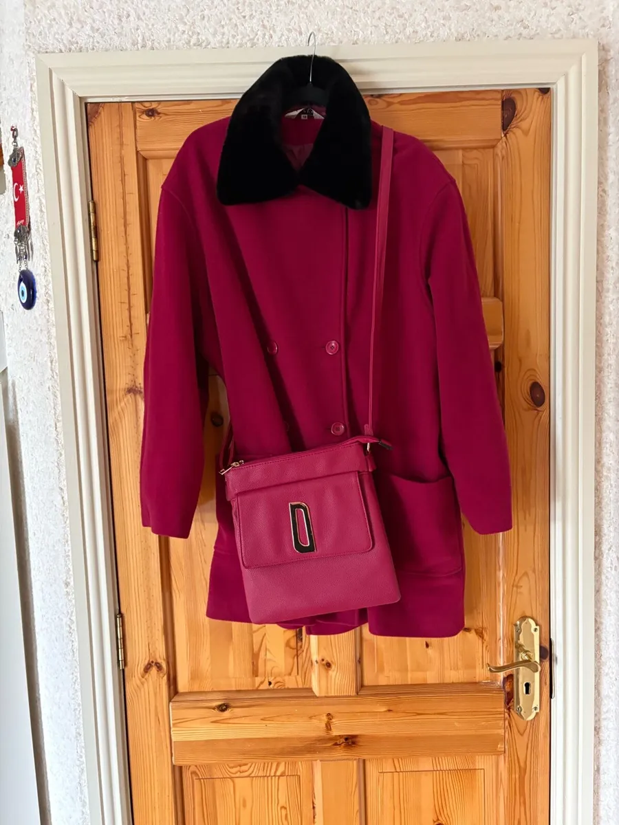 Focus 100%wool coat - Image 1