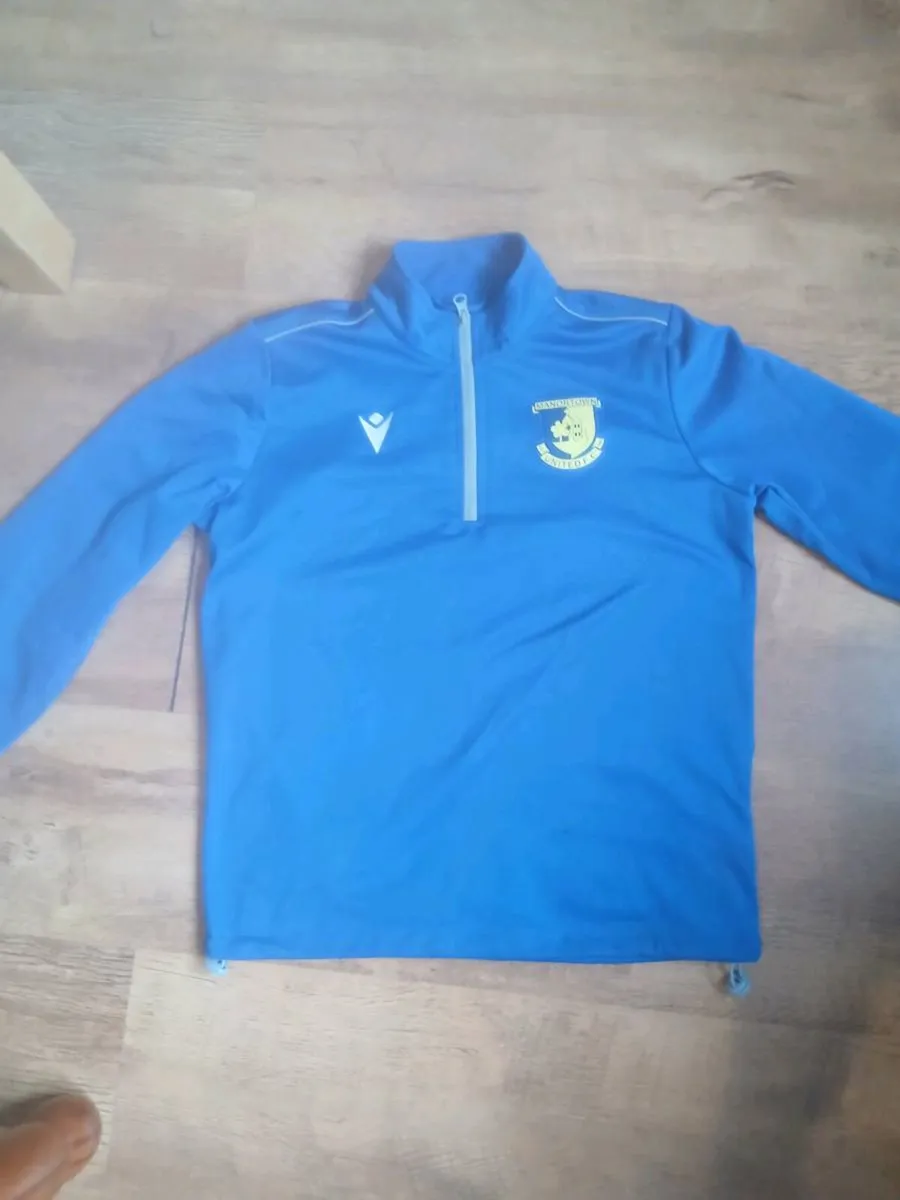 Sports clothes