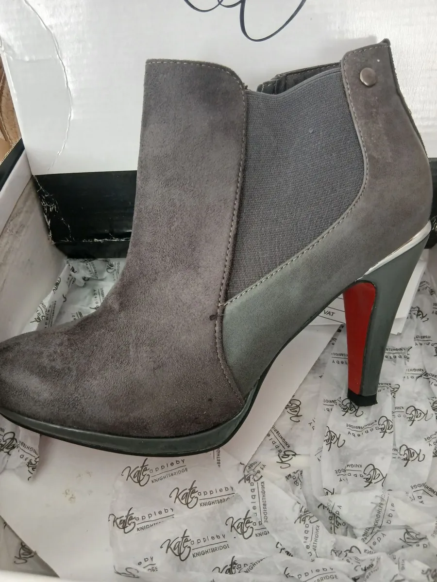 Ladies boots - Image 1