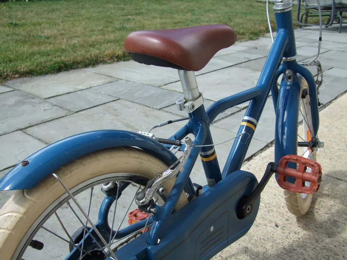 kids 16 inch small bike with stabilisers - Image 1