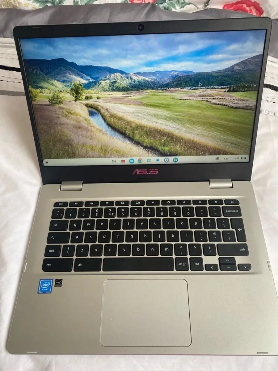ASUS Chromebook in absolutely brand new condition - Image 1