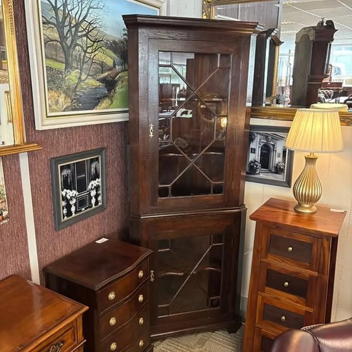19th-century oak corner cabinet. Geometric "astrag