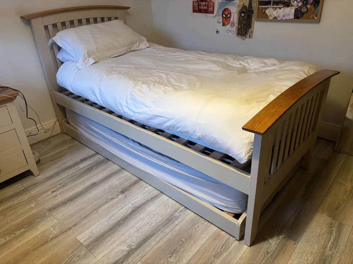 Complete Matching Bedroom Furniture Set - Image 4