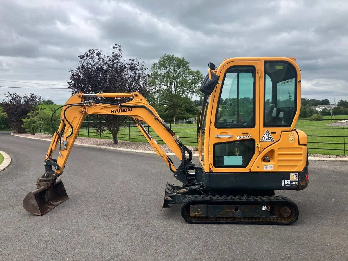 2020 Hyundai. 2 Tonne Digger - Image 2