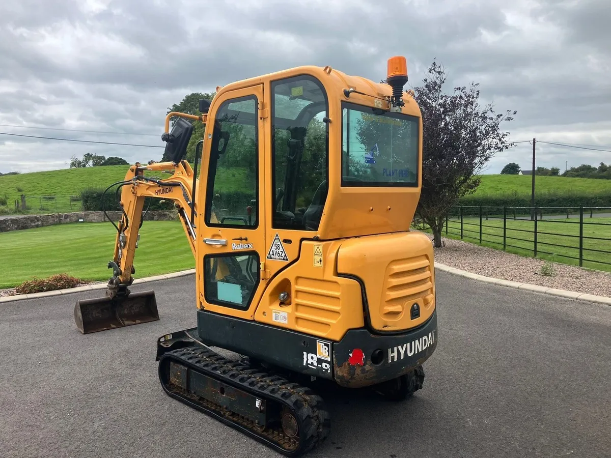 2020 Hyundai. 2 Tonne Digger - Image 3
