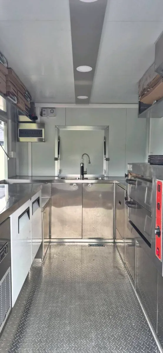 Catering trailer - Image 3