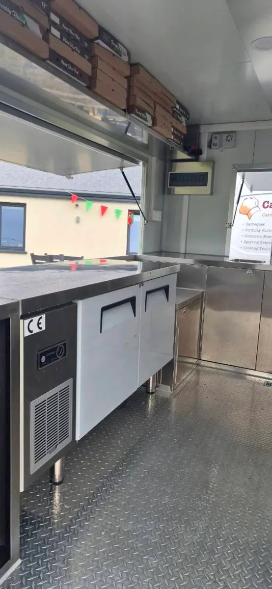 Catering trailer - Image 4