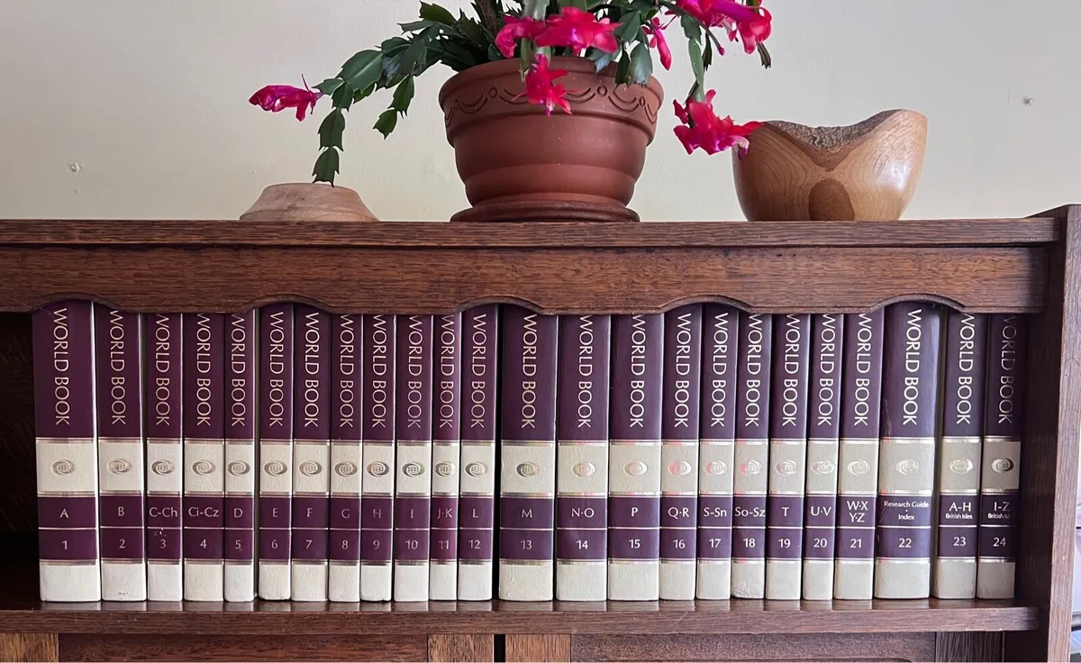 World Book Encyclopaedia 24 Vol. Set - Image 1