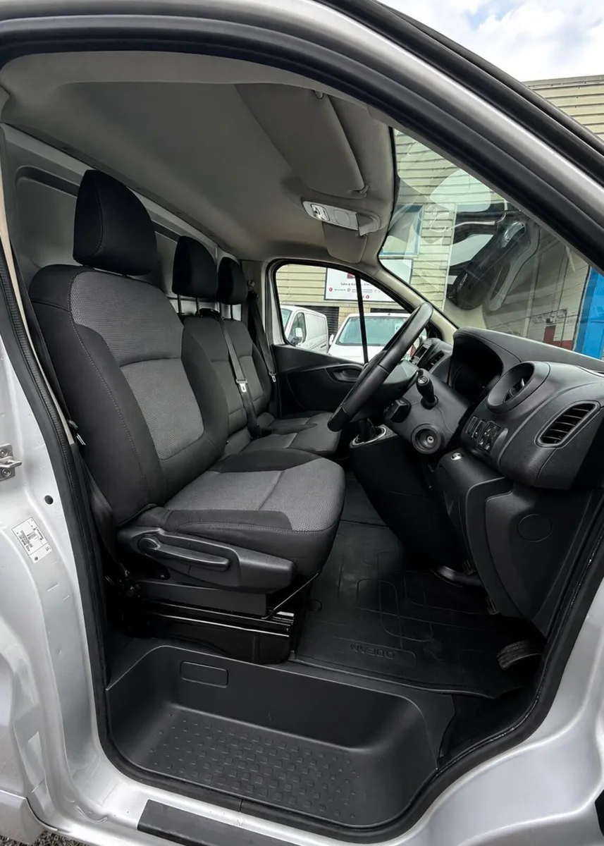 202 Nissan Nv300 Aircon Cruise Control - Image 4
