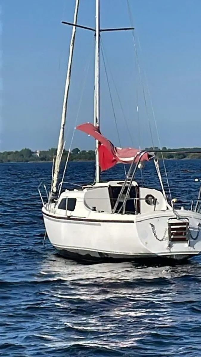 Leisure 26 sailing boat bilge keel - Image 1