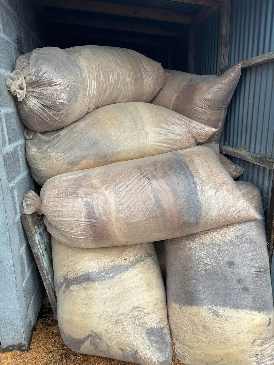 Saw Dust, kiln dried hardwood