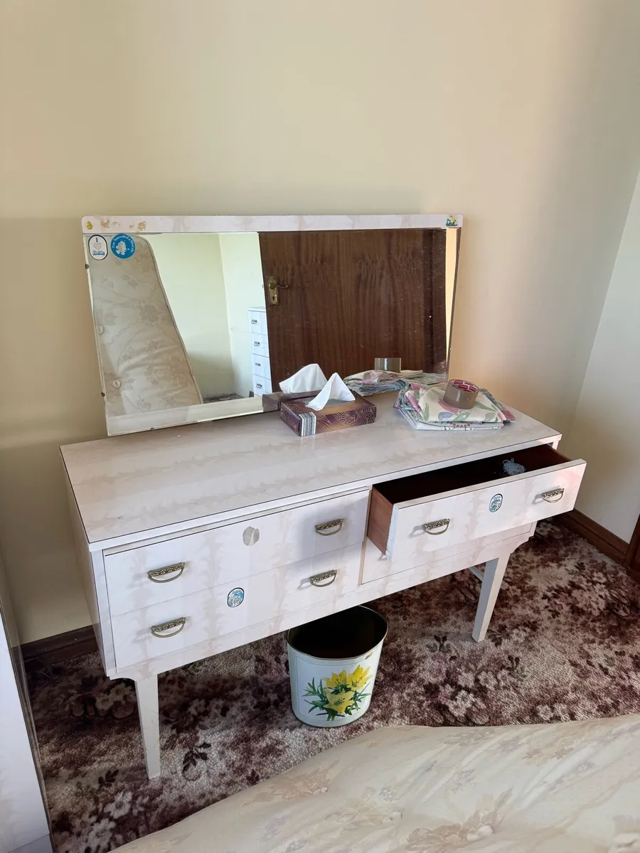 Bedroom set - Image 2