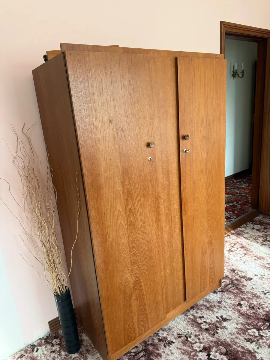 Bedroom furniture set - Image 1