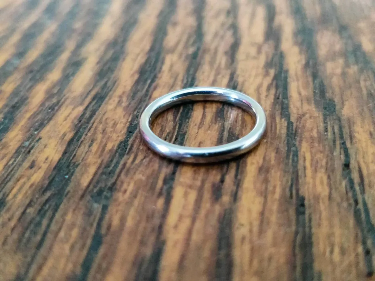 PLATINUM 950 D-SHAPED WEDDING, New 3.30g Band ! - Image 3