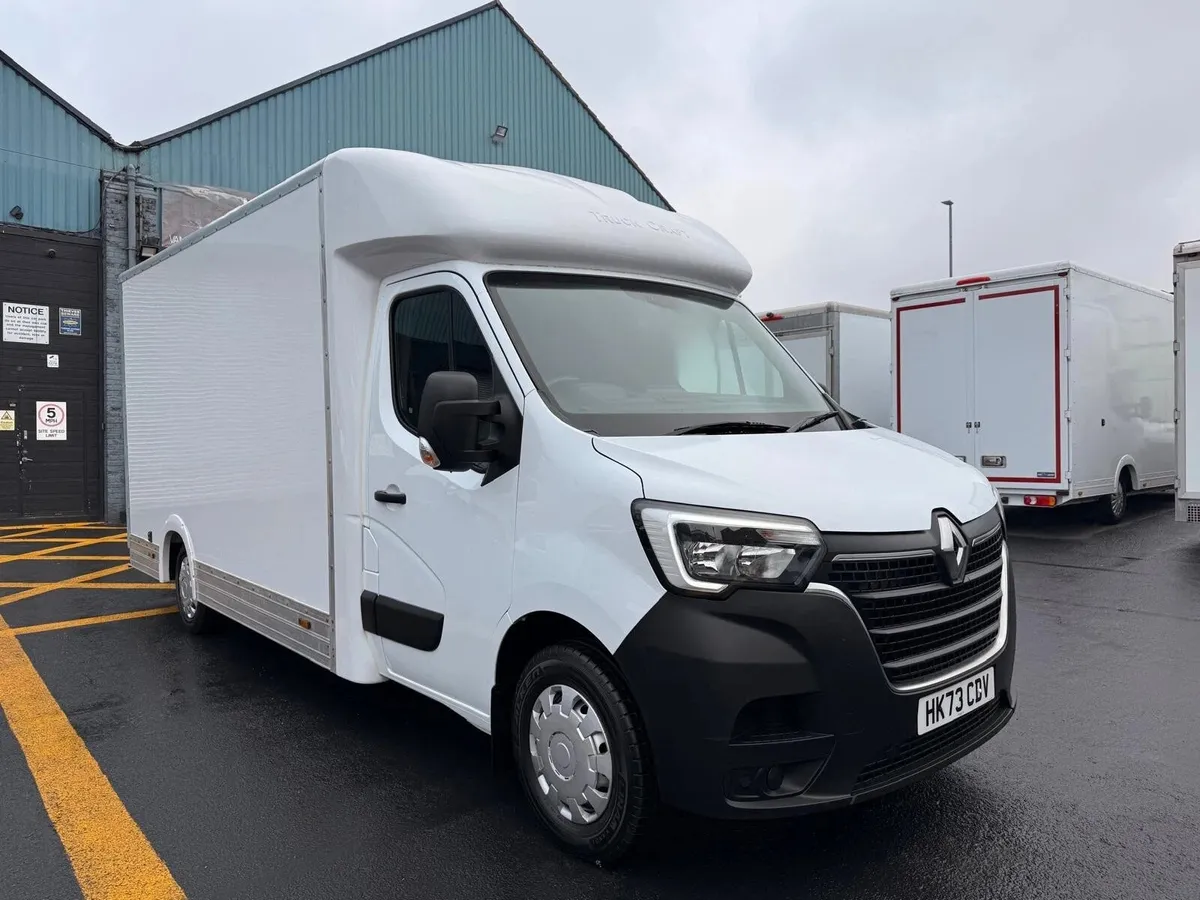 2023 Renault Master Luton Low Loader Van - Image 4