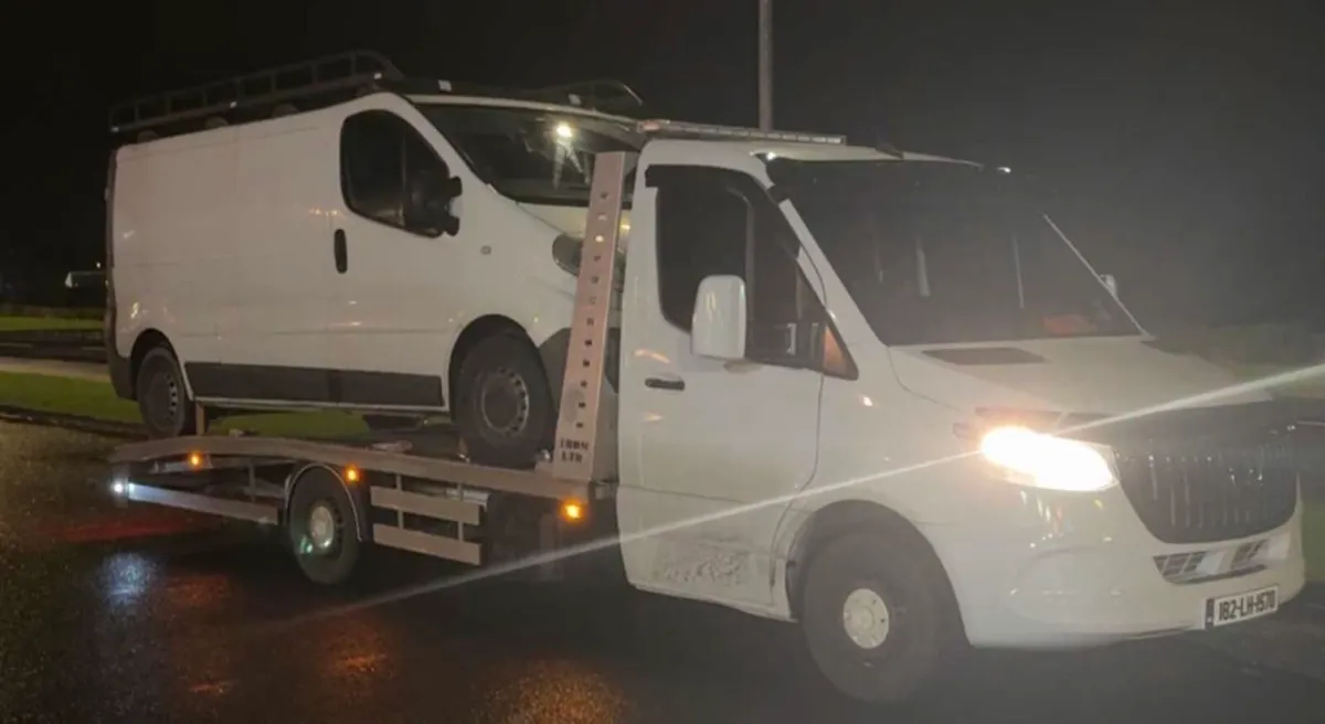 Recovery truck - Image 2