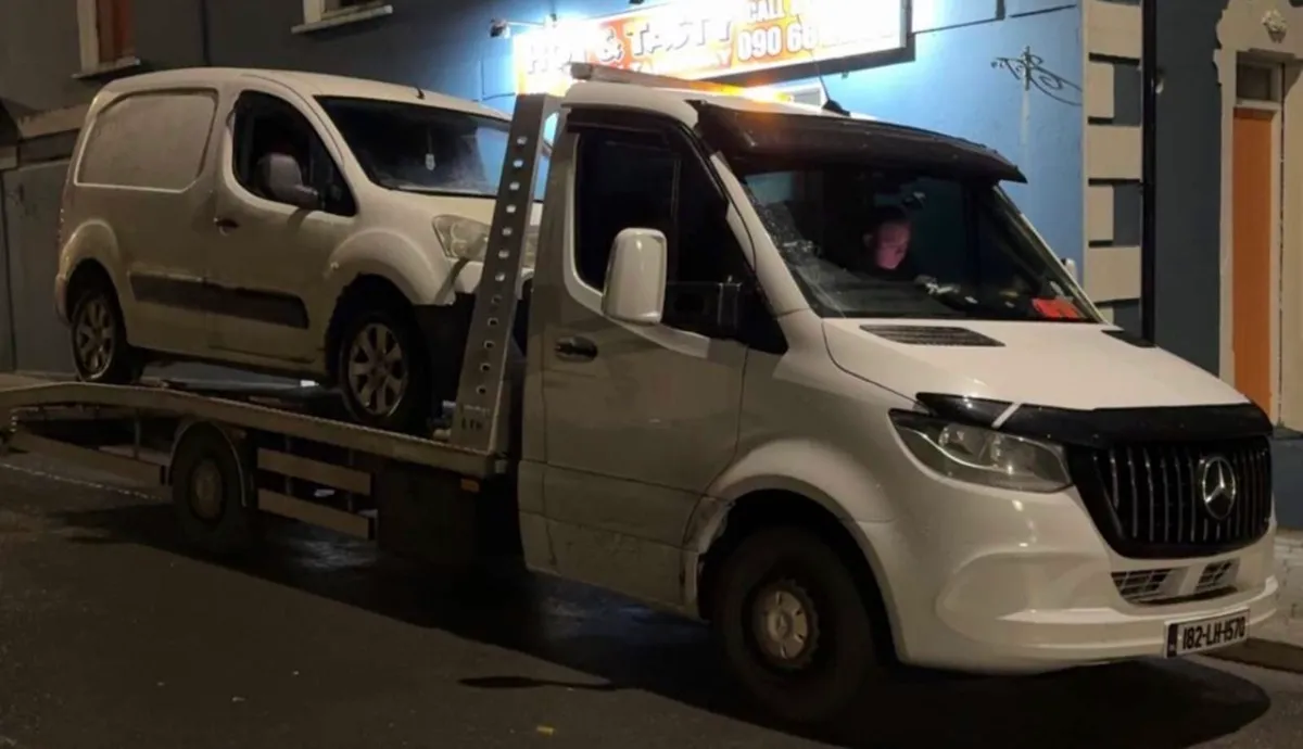Recovery truck - Image 3
