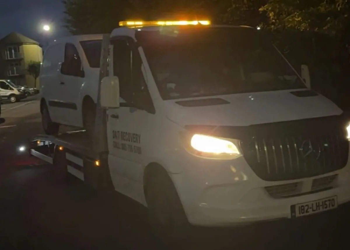 Recovery truck - Image 4